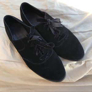 Born: black leather laced up Oxford shoes sz 8 1/2